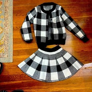A two piece little girl outfit size 5 color black and white  simply gorgeous.